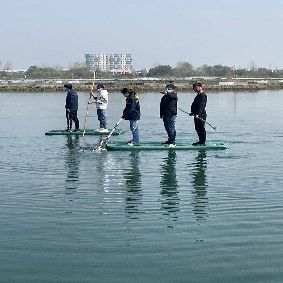 水上钓鱼浮台 塑料平板船 牛筋加厚 水草色钓鱼撒网泡沫船