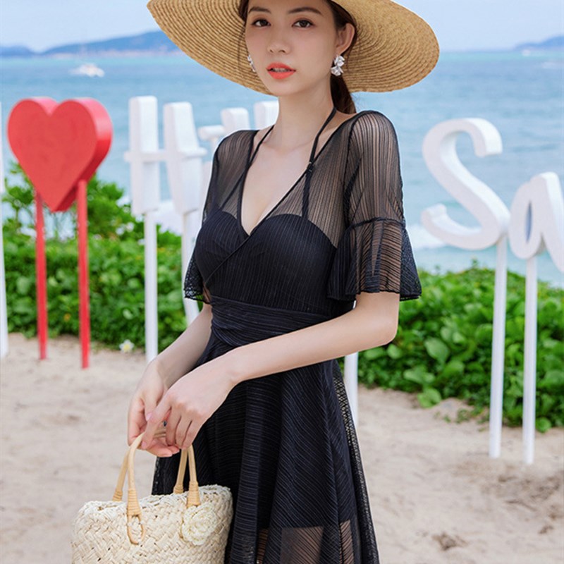游泳衣女款2025新款夏裙式连体保守显瘦遮肚钢托高级感性感泡温泉