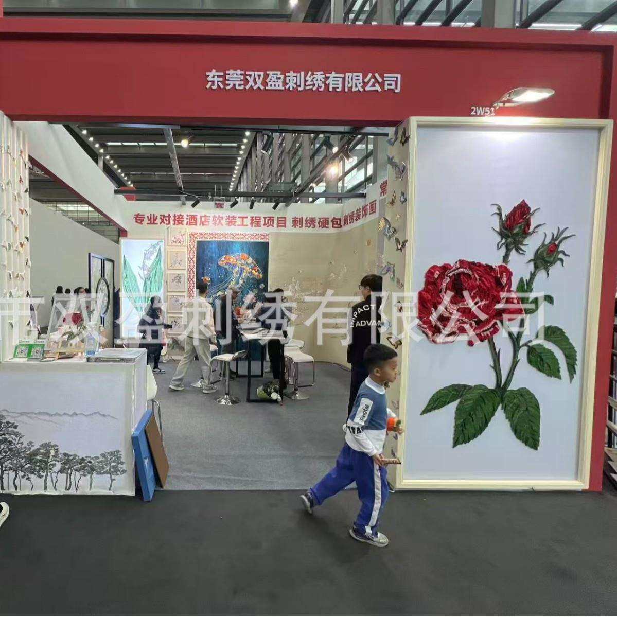 网红双面玫瑰刺绣深圳展会半透明纱布画屏风入户玄关展厅挂画道具