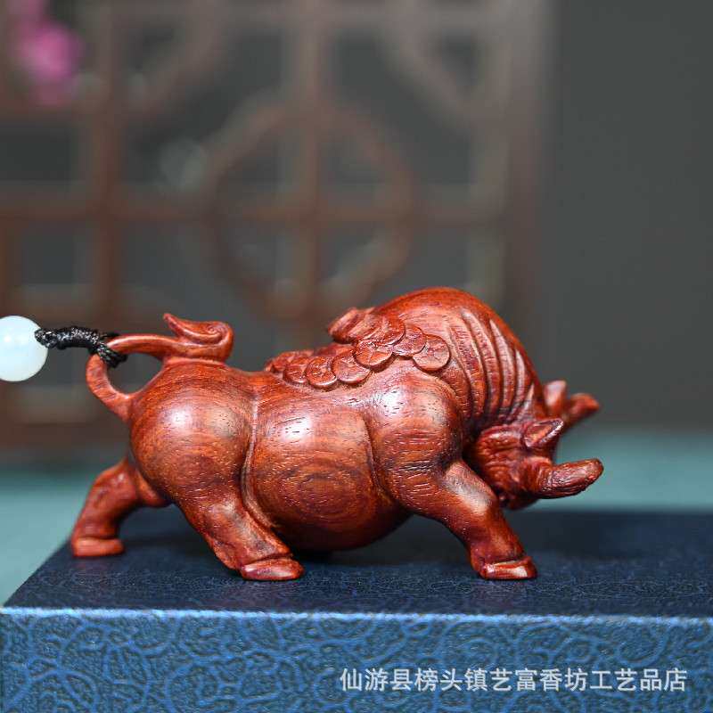 血檀木雕动物牛文玩手把件办公场所檀木小摆件紫檀工艺品生肖牛