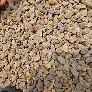 柏坡黄砾石机制花岗岩黄色砾石庭院铺装黄麻石子园林造景黄锈石子