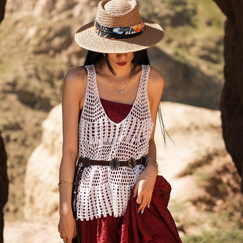 大西北旅行穿搭海边度假法式复古连衣裙叠穿红裙子针织镂空上衣女