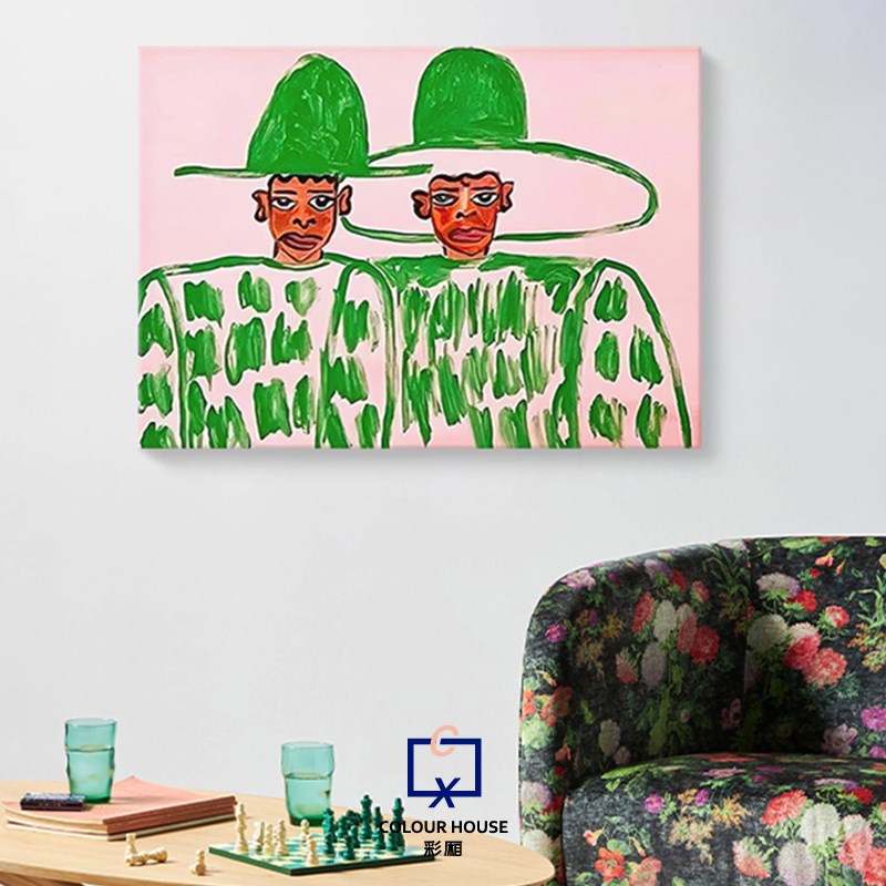 北欧风当代艺术粉色背景穿绿衣戴绿帽的两个男人客厅卧室装饰画