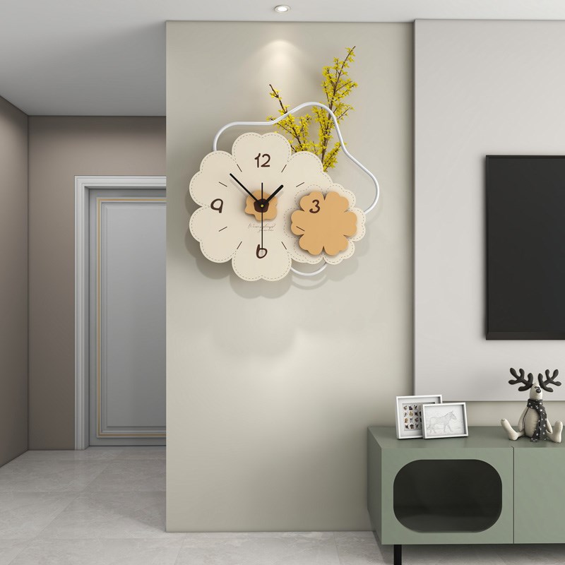 奶油风装饰挂钟2024新款客厅家用时钟免挂墙创意现代简约餐厅钟表