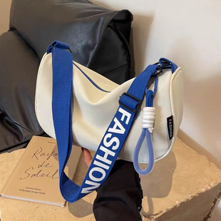 大容量尼龙帆布包包女休闲时尚单肩包宽肩带斜挎马鞍包百搭枕头包