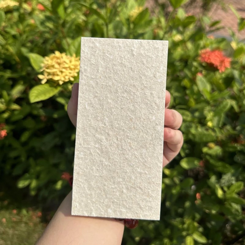 星云户外花e园地砖防滑室外庭院奶油白荔枝面石英砖加厚地铺石瓷