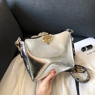 网红小黑包女包新款 宽肩带单肩包 百搭斜挎小包质感时尚 潮韩版