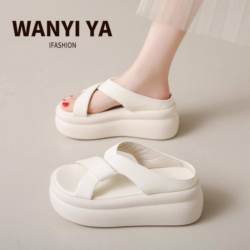 凉拖鞋女夏季外穿2024新款增高厚底沙滩凉鞋时尚孕妇高级感一字拖