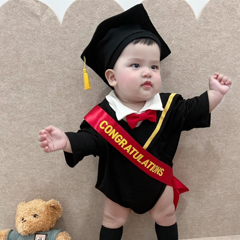 2024年秋季新款哈衣婴幼儿长袖爬服宝宝毕业典礼造型衣拍满月百天