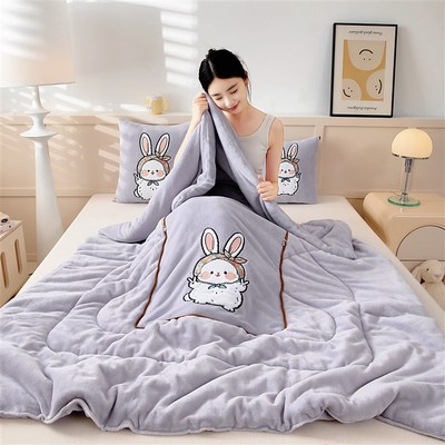 卡通牛奶绒加厚加大抱枕被子两用二C合一折叠车载午休空调被靠垫