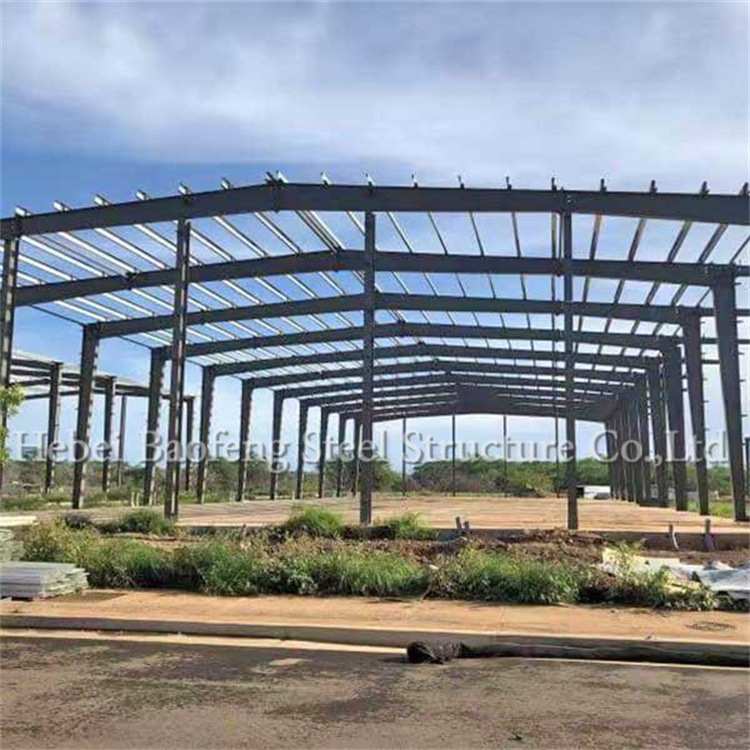 预制钢结构建筑与自己的起重机工业车间在阿尔及利亚高品质
