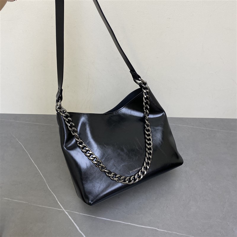 单肩斜挎包休闲通勤复古慵懒风大容量美拉德色百搭小众腋下链条包