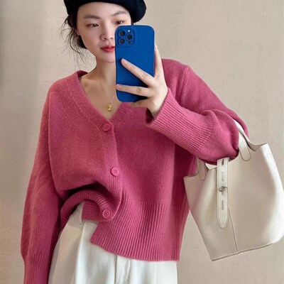 2023树莓粉毛衣女秋冬新款显瘦短款针织开衫外套V领百搭长袖上衣