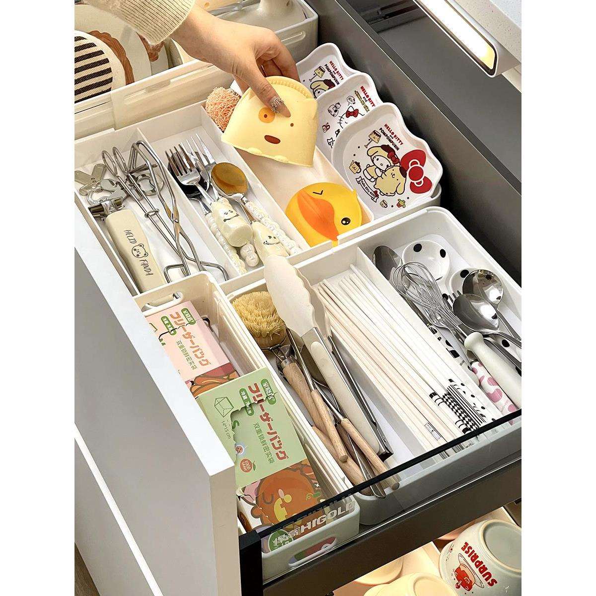 可伸缩抽屉收纳盒内置分隔盒餐具筷勺子保鲜膜分格厨房用品整理盒