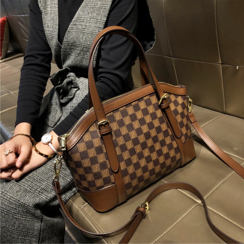 香港品牌女包2025新款春夏流A行手提包高级大气单肩真皮斜挎贝壳