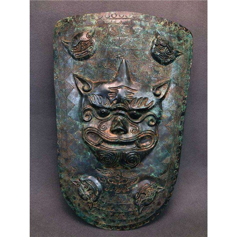 古代防御兵器战国铜盾牌影视道具高47厘米 ,宽32厘米 ,重7.6斤
