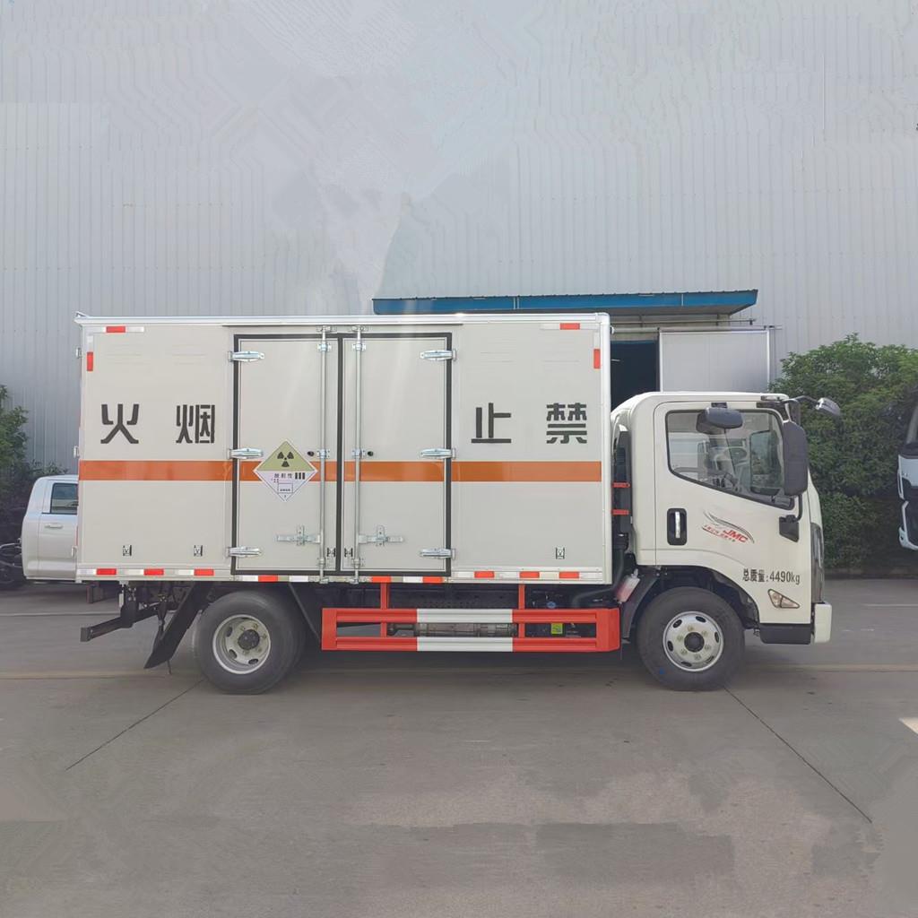 江铃凯运4.2米放射性物品专用运输车 7类带铅板危货车 冷藏危运车
