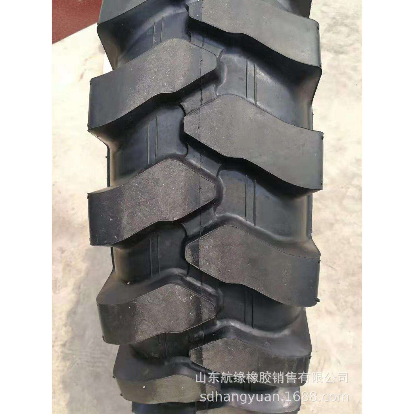 1000-20挖沟机轮胎驱动加深花纹耐磨厂家直供900-20平地机轮胎