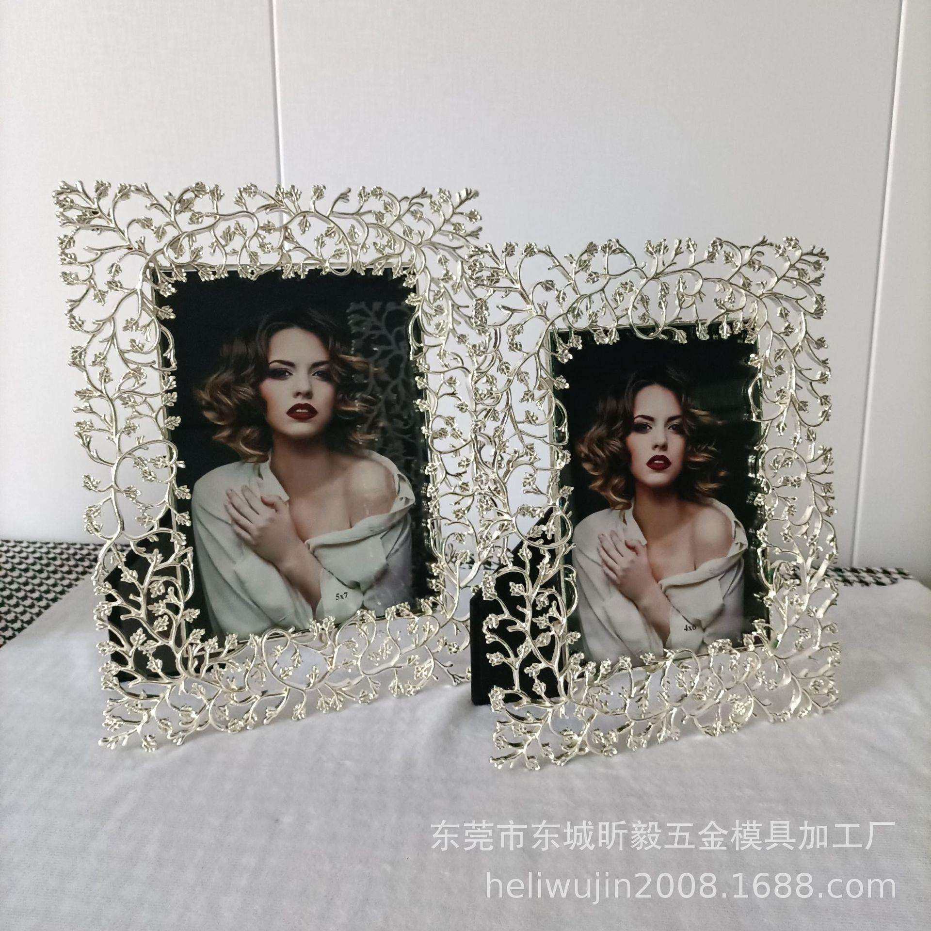 厂家大量优惠供应银色镂空金属摆台相框 广告相框 .儿童相框.