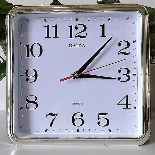 新款时尚时c钟表静音客厅卧室家用跳秒墙钟现代简约石英钟方形挂