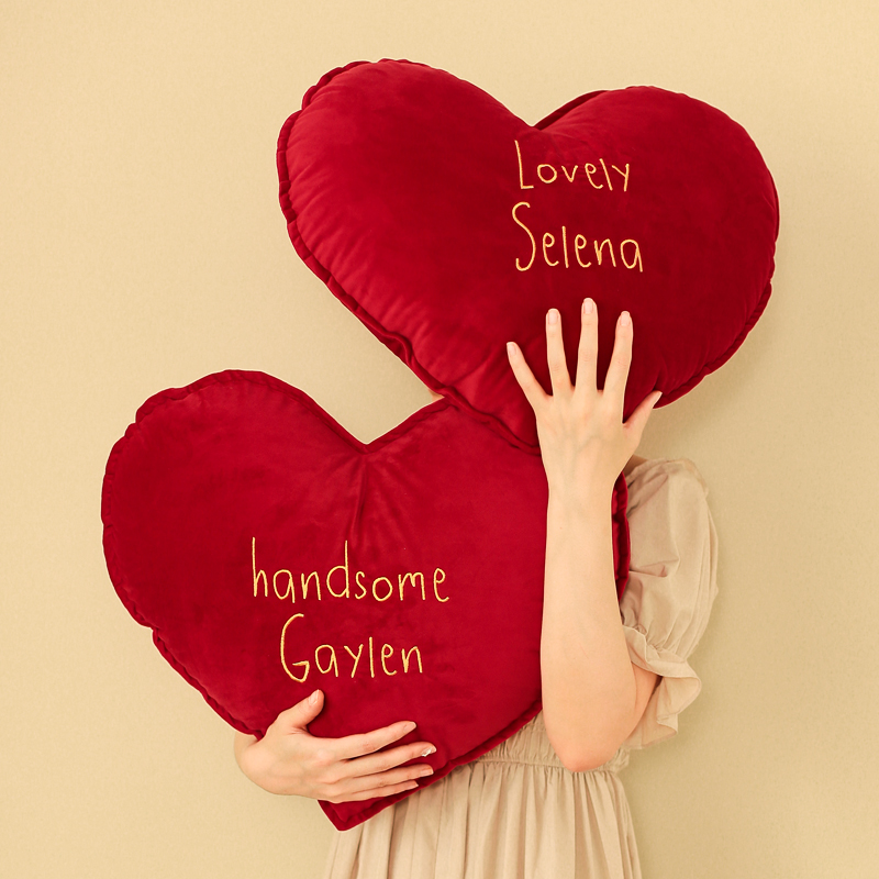 520情人节定做刺绣红爱心抱枕结婚新婚情M侣生日礼物床头客厅靠垫