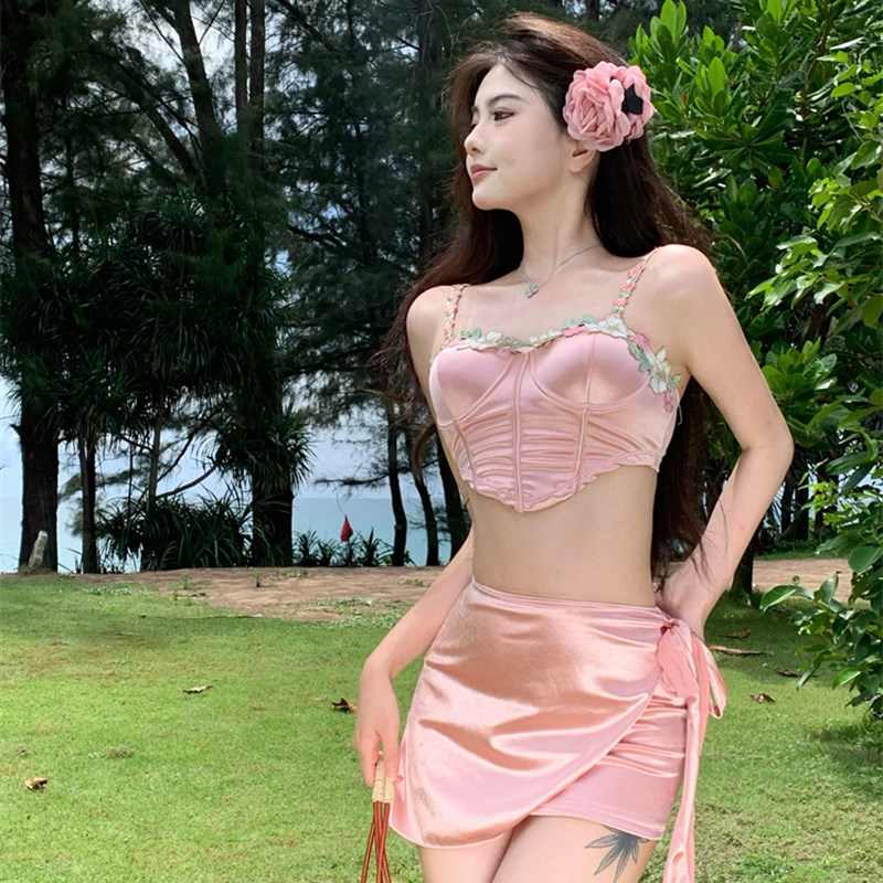 源头工厂2024新款日韩分体比基尼大小胸钢托聚拢保守三件套泳衣女