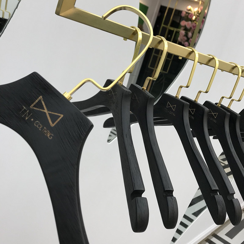 高档拉丝黑色男女款实木衣架衣挂家用服装店防滑无痕衣撑定制LOGO