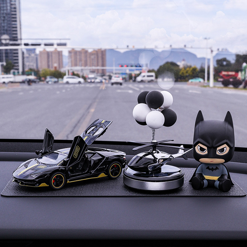 汽车装饰摆件饰品中控台2023新款高F档男士太阳能香薰前台网红摇