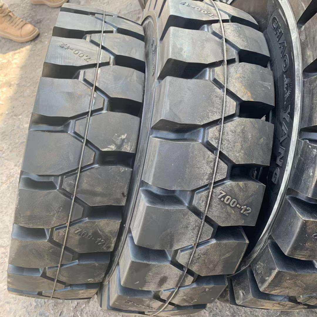 朝阳叉车充气轮胎825-20/900-20/9.00-20CL621大花纹8-10吨前后轮