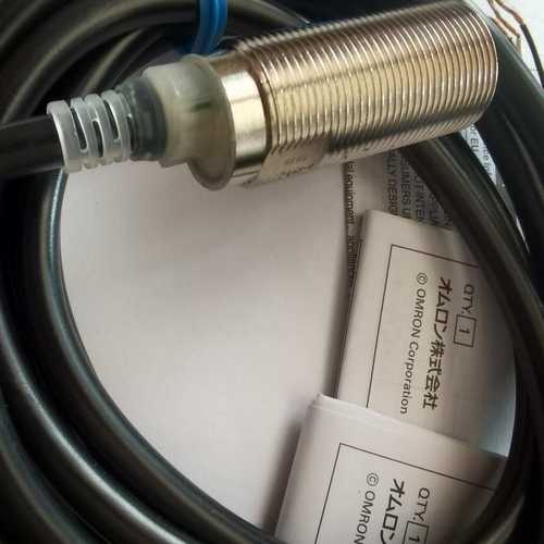 接近开关 E2E-X12B1T18