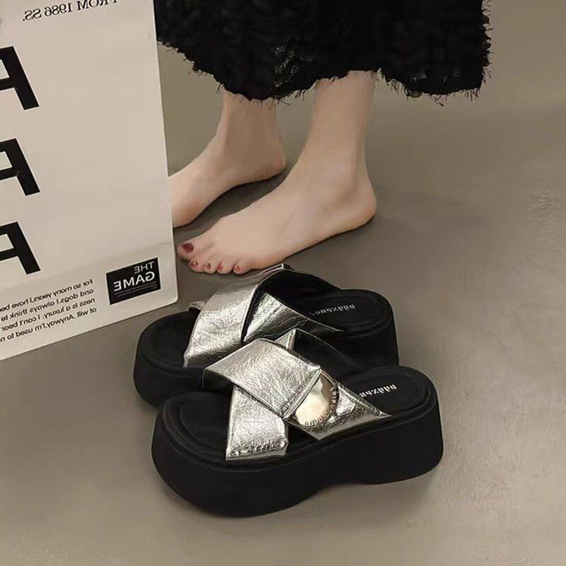 8cm厚底踩屎感凉拖鞋女夏季外穿20F24新款小个子松糕软底增高凉鞋