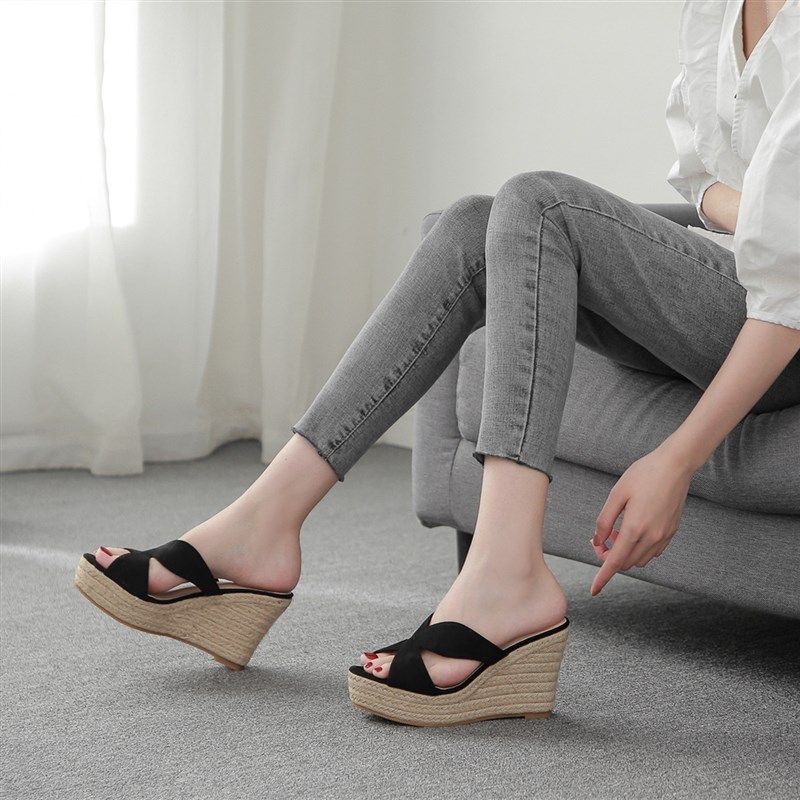 新款坡跟女鞋麻绳厚底高跟简约镂C空拼接一字式凉拖鞋34-39码