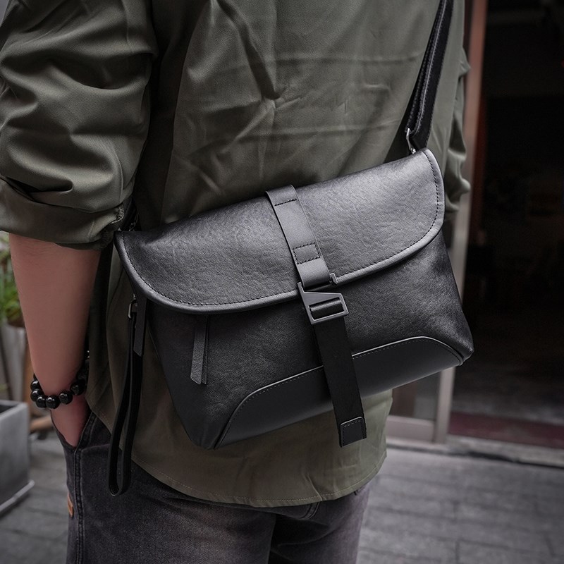 头层牛皮包包男士斜挎包休闲包2025新款单肩包通勤高级感邮差包男