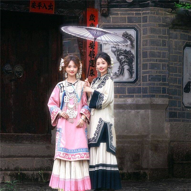 影楼新款新中式国风高端精致日常通勤彝族服装复古轻奢连衣裙服装