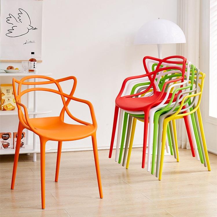 北欧家用塑料椅子简约休闲靠背椅时尚塑胶凳户外洽谈椅创意猫耳椅