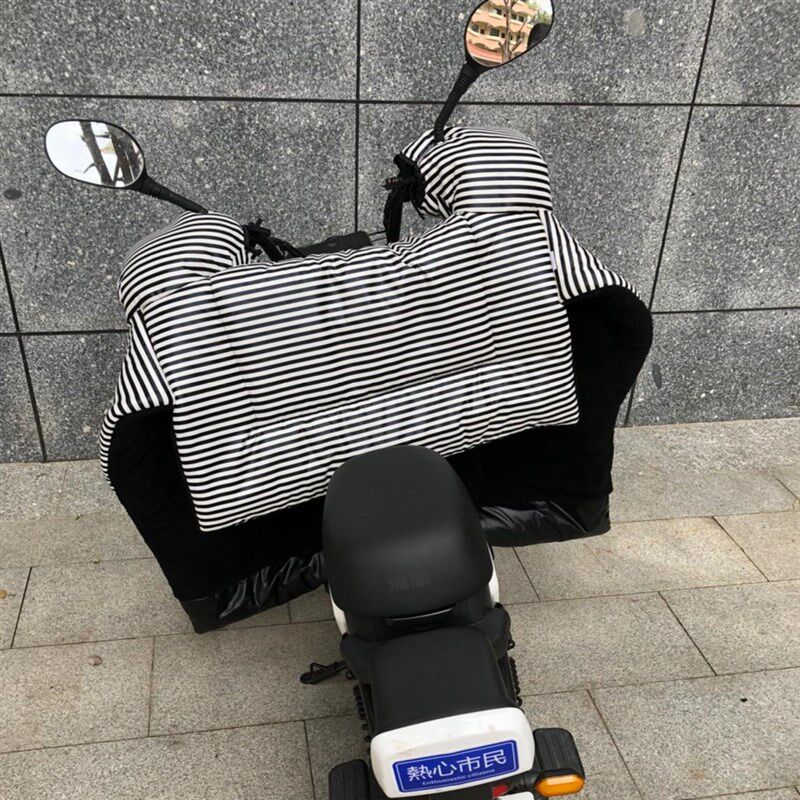 电动车挡风被电瓶车摩托车罩PU皮保暖加绒加大厚防寒冬天连体护膝