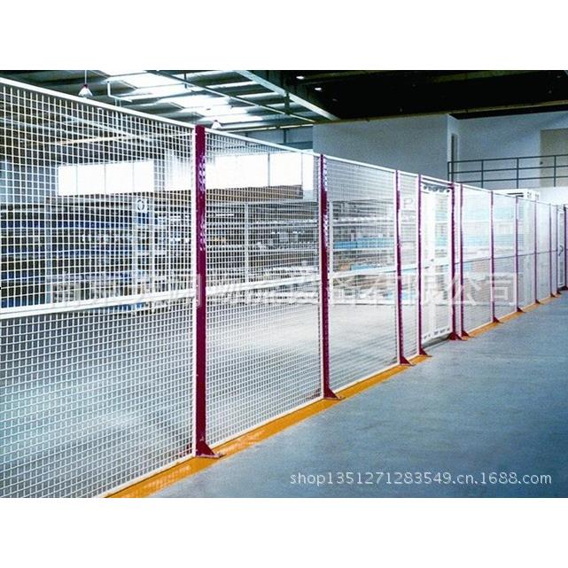 隔离护栏网公路防护网厂区护栏网运动场护栏网铁路防护网