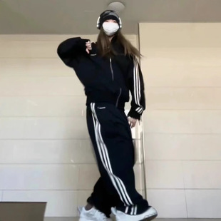 欧洲站时尚休闲运动套装女春秋冬新款三条杠开衫外套阔腿裤