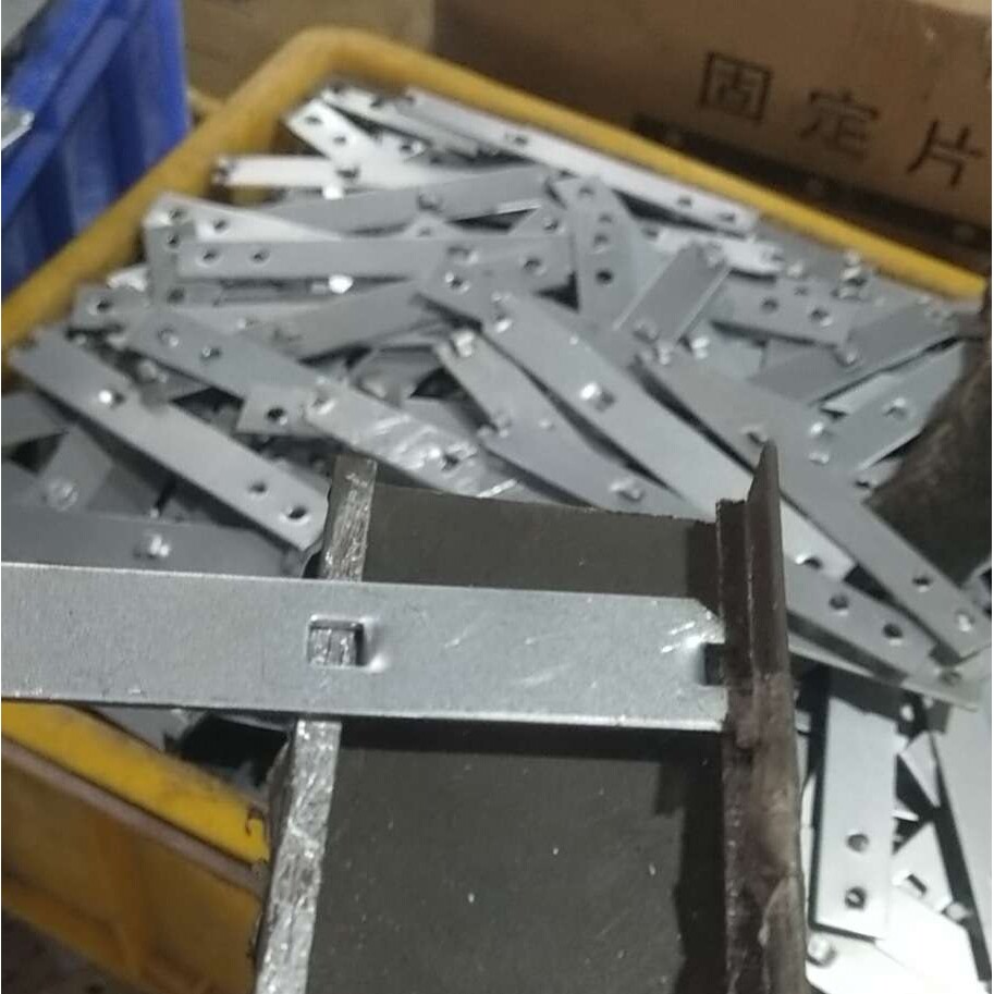 厂家发货铝合金门窗50607080固定片 塑钢直片带卡扣多卡镀锌铁片