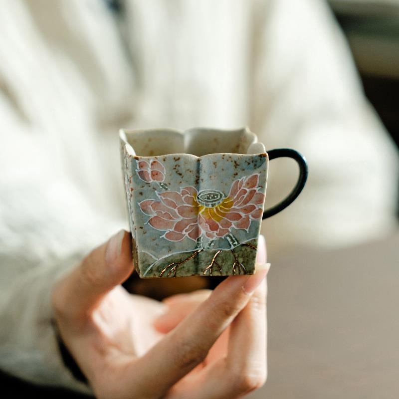 青花火石红陶瓷品茗杯创意纯手绘金枝粉荷把杯主人杯单个茶杯