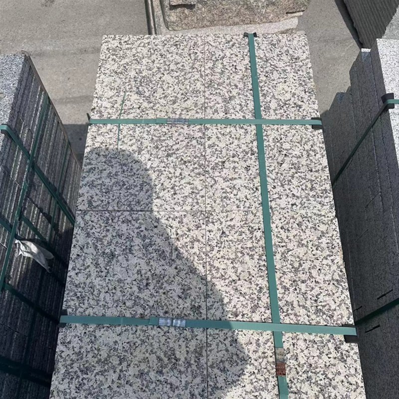 火烧板天然花岗岩地铺芝麻黑白灰黄锈石荔枝面干挂石材路沿平侧石