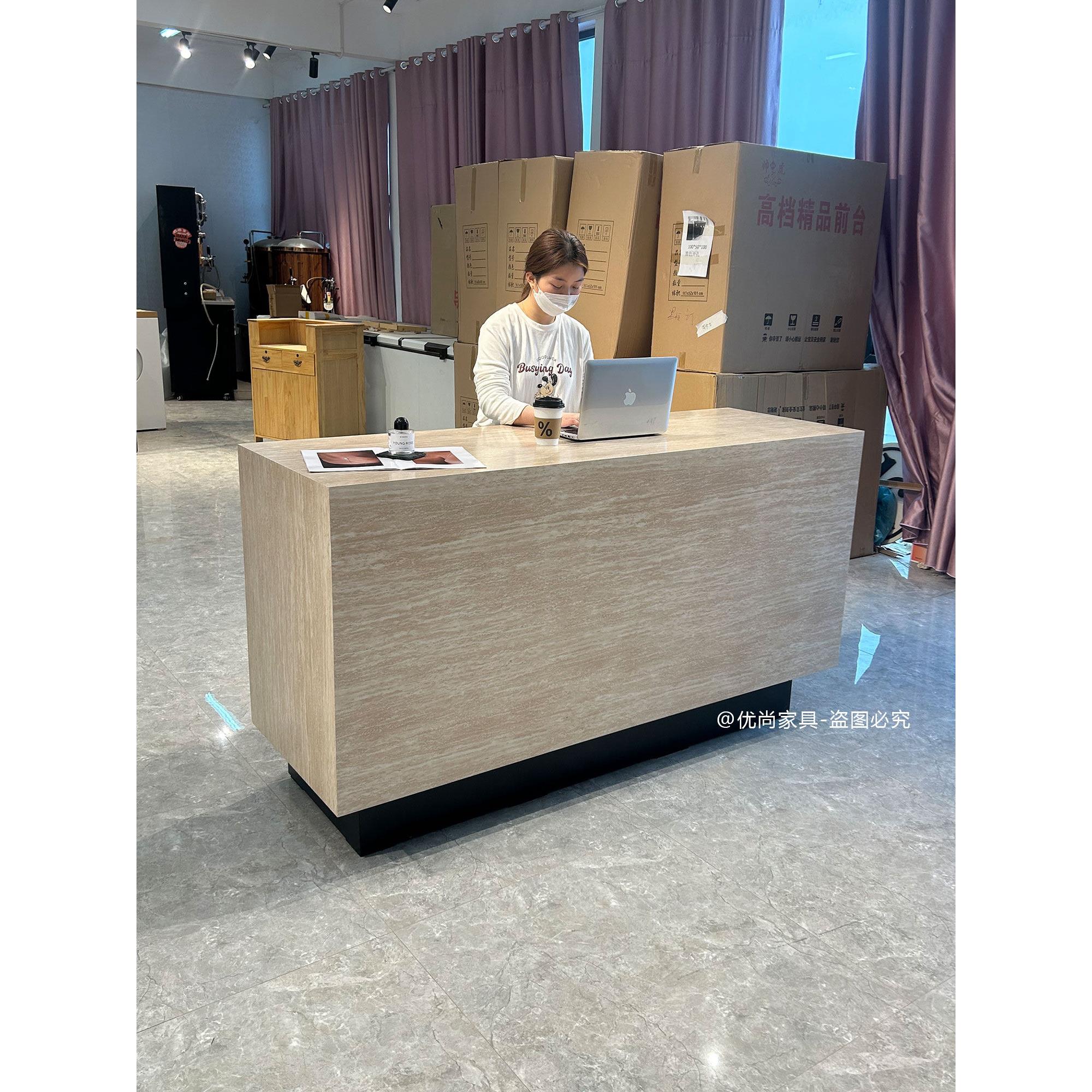 京吉丰服装店吧台收银店彷石灰华小型无障碍高档女装店收银柜