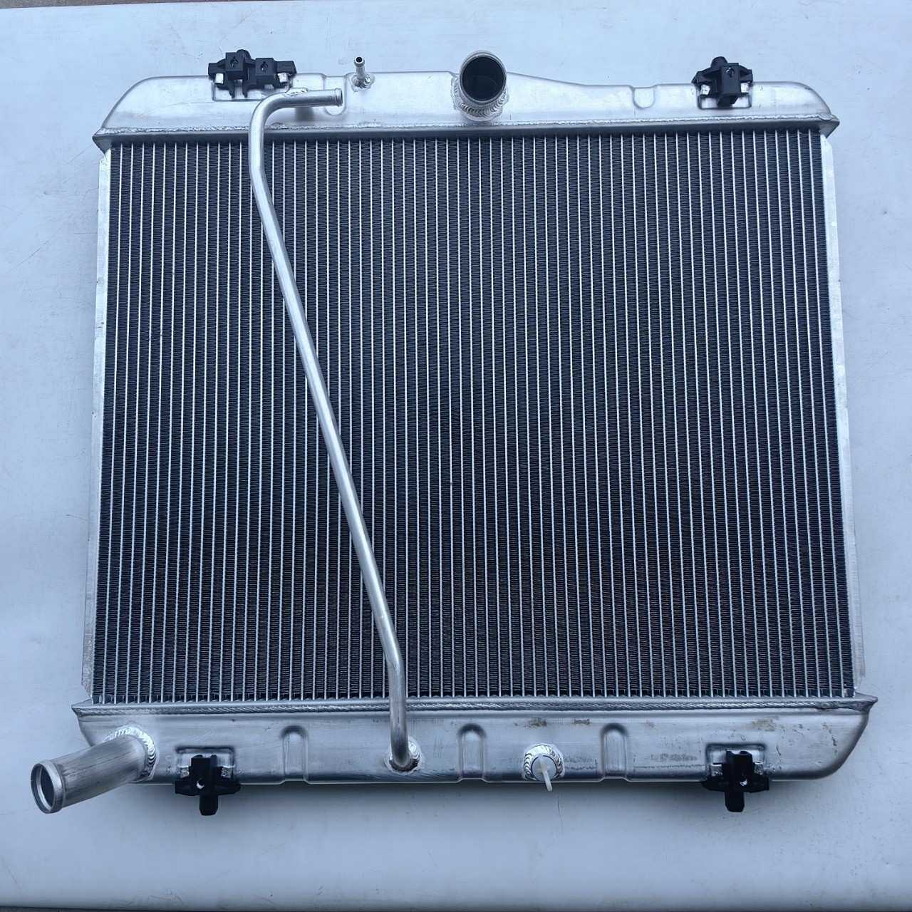 适用于16400-75470 75471 丰田海狮 HIACE2TR发动机散热器