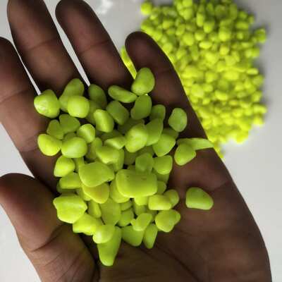 佛山 五彩石染色石子装修庭院造景彩色小石子游乐场儿童彩砂