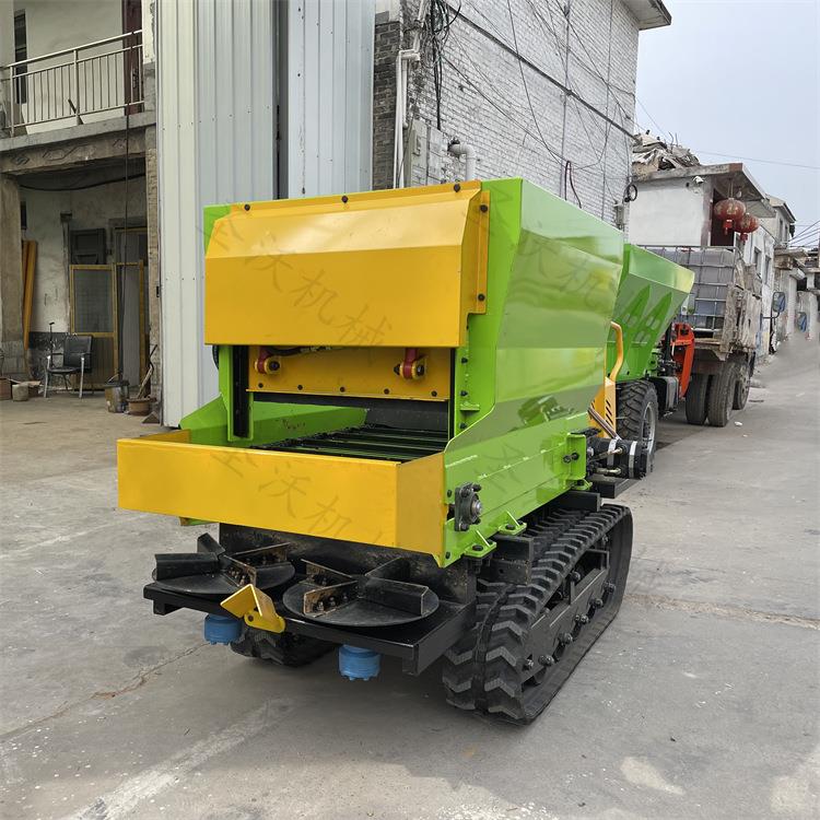 1方履带式撒粪车大棚果园微型撒肥车草坪牧场轻便型施肥机