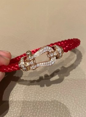 2025新款马蹄扣手链女满钻钢丝手D绳本命年红绳幸运航海扣情侣手