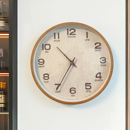 北欧奶油风实木挂钟客p厅家用静音布纹钟表日式原木极简数字时钟