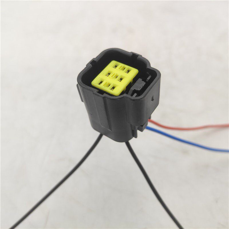 适用斯太尔M5G后尾灯插头豪瀚J5G J7B黄河少帅刹车制动灯线束插座