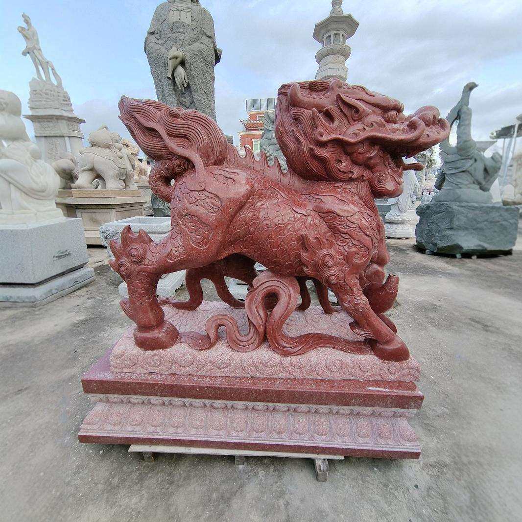 石岛红麒麟雕刻厂家园林景区石雕动物工艺品 大理石麒麟门口摆件