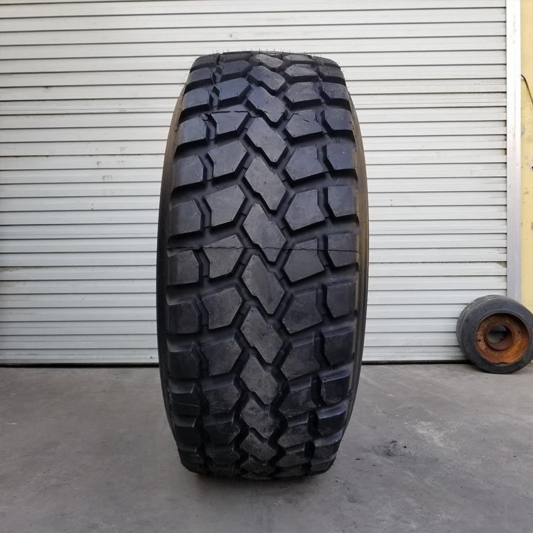 1500×600R635重型越野卡车炮车钢丝真空工程机械轮胎